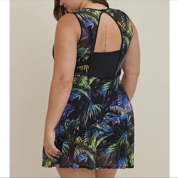 TORRID gorgeous palm leaf print one piece swimsuit with mesh overlay, 2X DD/F. - Picture 3 of 14